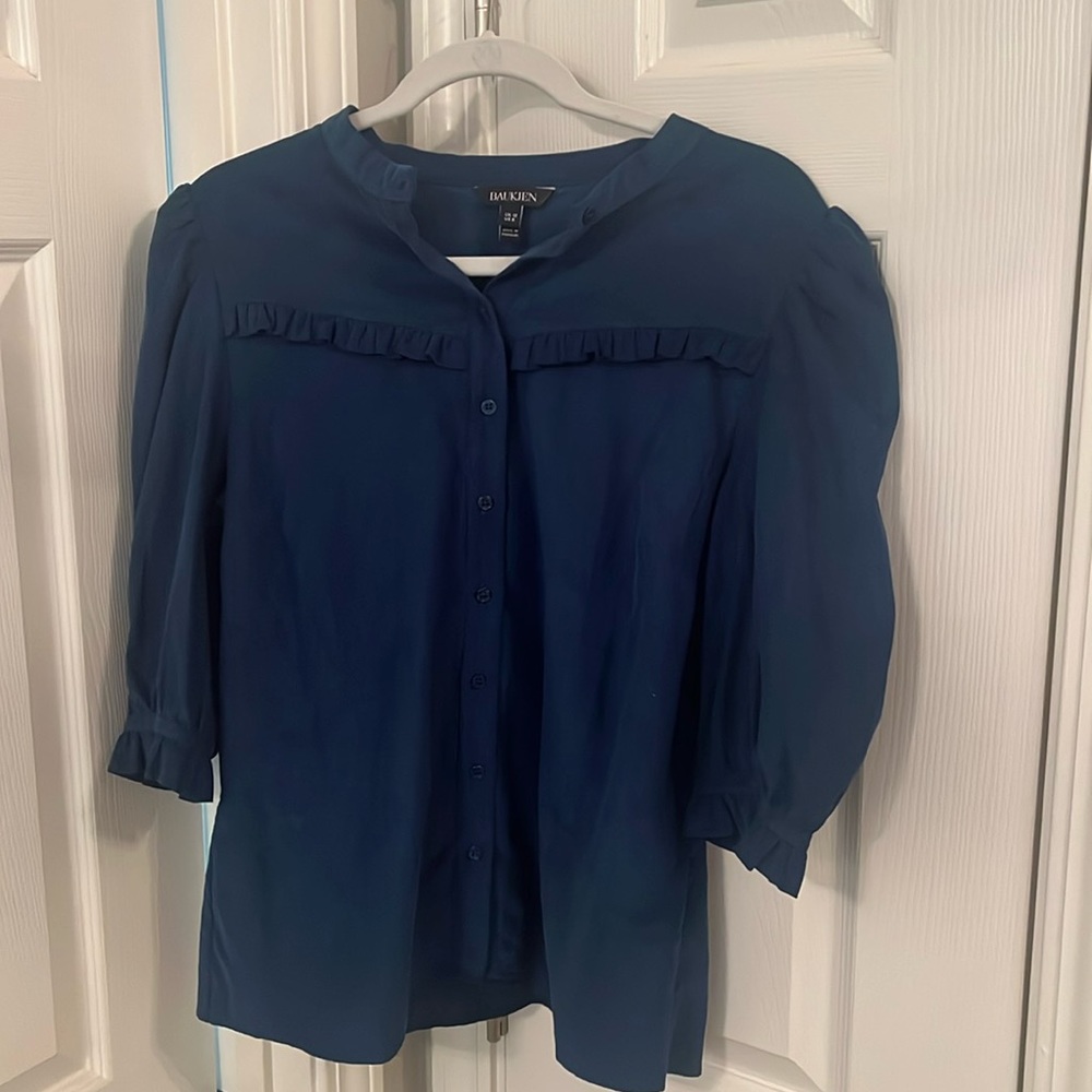 Adorable blue blouse, never worn